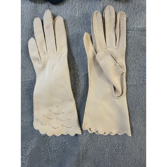 Vintage Women’s Gloves Lot 4 Pairs – Black, White, Crochet, Embroidered Elegant - Picture 2 of 13